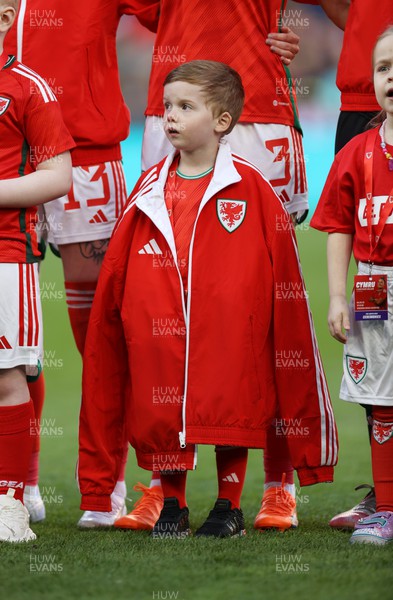 060423 - Wales v Northern Ireland - Women�s International Friendly - Young mascot wearing an oversized Wales coat during the anthems
