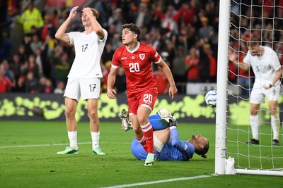 011026 - Wales v Norway - UEFA Nations League - Dan James of Wales scores a goal