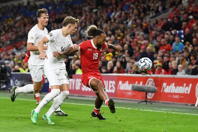 011026 - Wales v Norway - UEFA Nations League - Sorba Thomas of Wales is challenged by Marcus Pederson of Norway