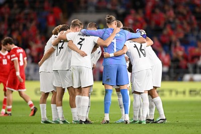 011026 - Wales v Norway - UEFA Nations League - Norway huddle