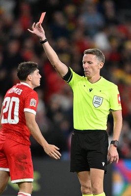 011026 - Wales v Norway - UEFA Nations League - Referee Alejandro Hernandez shows Torbjorn Heggem of Norway a red card