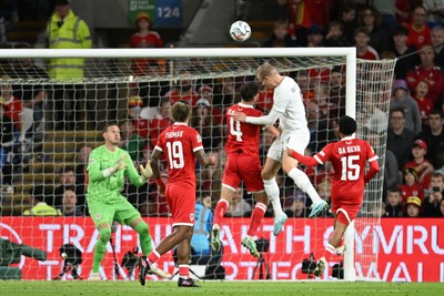 011026 - Wales v Norway - UEFA Nations League - Erling Braut Haaland of Norway heads on goal