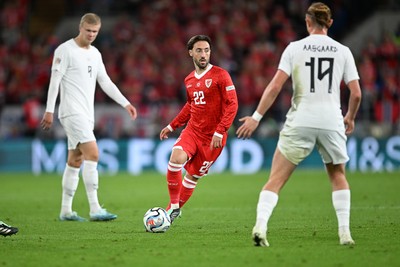 011026 - Wales v Norway - UEFA Nations League - Josh Sheehan of Wales is challenged by Thelo Aasgaard Norway