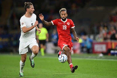 011026 - Wales v Norway - UEFA Nations League - Sorba Thomas of Wales is challenged by Sander Berge of Norway