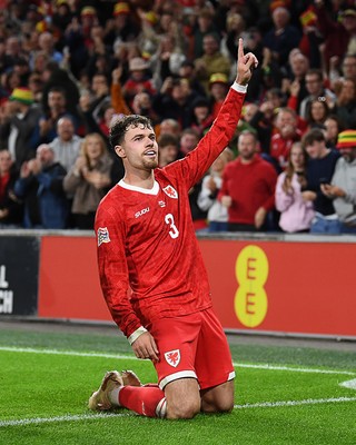 011026 - Wales v Norway - UEFA Nations League - Něco Williams of Wales celebrates scoring a goal