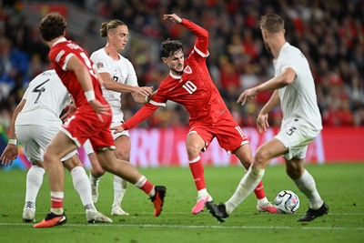 011026 - Wales v Norway - UEFA Nations League - Liam Cullen of Wales is challenged by Leo Ostigard of Norway
