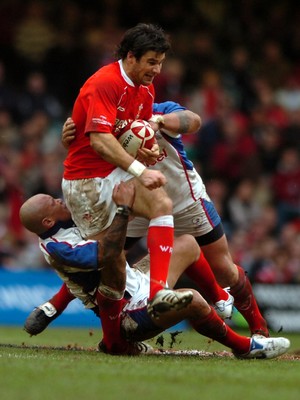 11.11.06  Wales v Pacific Islands  Wales Mike Phillips is tackled by Nili Latu and Tusi Pisi.  