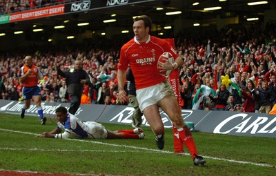 11.11.06  Wales v Pacific Islands  WALES MARK JONES RUNS IN TO SCORE TRY.  