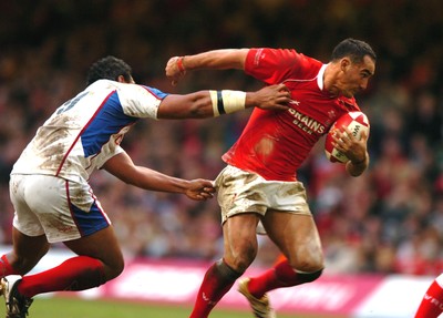 11.11.06  Wales v Pacific Islands  Wales Sonny Parker tries to get past Moses Rauluni  