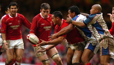 11.11.06  Wales v Pacific Islands Wales Sonny parker is tackled by Epi Taione and Nili Latu 