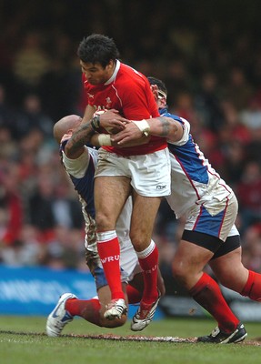 11.11.06  Wales v Pacific Islands Wales Mike Phillips is tackled by Nili latu(lt) and Justin Va'a 