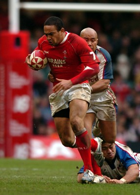 11.11.06  Wales v Pacific Islands  Wales Gavin Thomas is tackled by Mili Latu 