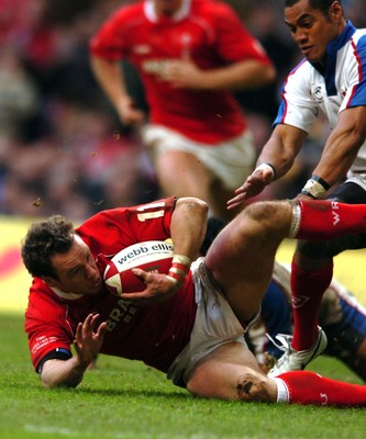 11.11.06  Wales v Pacific Islands Wales Mark Jones just fails to make the tryline. 