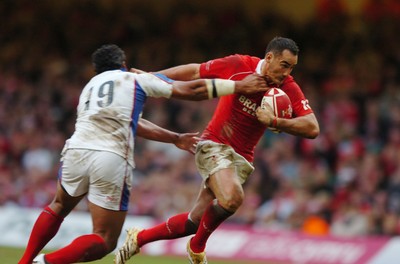 11.11.06  Wales v Pacific Islands Wales Sonny Parker hands off Epi Taione 