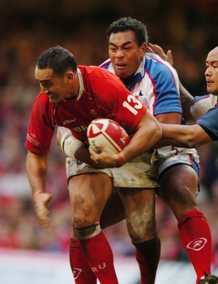 11.11.06  Wales v Pacific Islands  Wales Sonny Parker is tackled by Epi Taione 