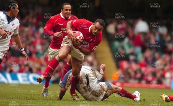 11.11.06 - Wales v Pacific Islanders - Invesco Perpetual Series - Wales' Sonny Parker gets away from a grounded Pacific Islanders' Nili Latu 