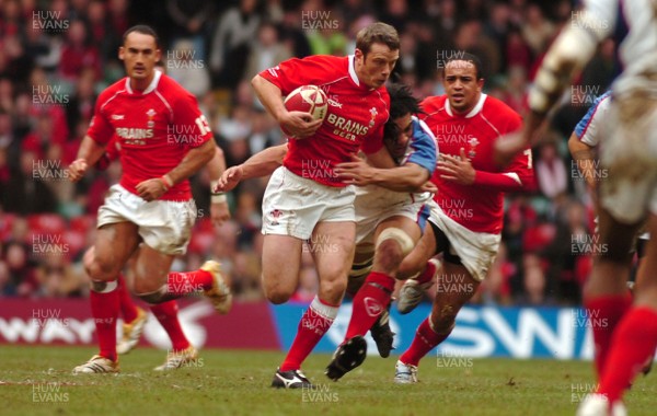 11.11.06 - Wales v Pacific Islanders - Invesco Perpetual Series - Wales' Kevin Morgan gets past Pacific Islanders' Hale T-Pole 