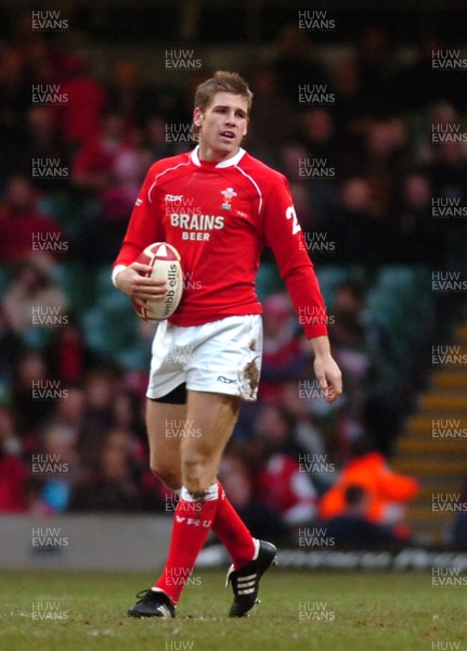 11.11.06 - Wales v Pacific Islanders - Invesco Perpetual Series - Wales' Gavin Evans 
