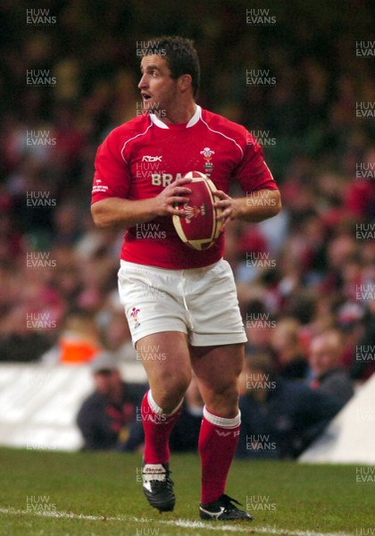11.11.06 - Wales v Pacific Islanders - Invesco Perpetual Series - Wales' Huw Bennett 