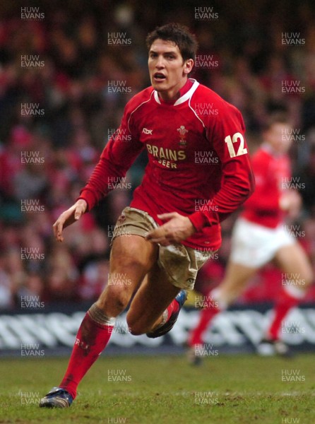 11.11.06 - Wales v Pacific Islanders - Invesco Perpetual Series - Wales' James Hook 