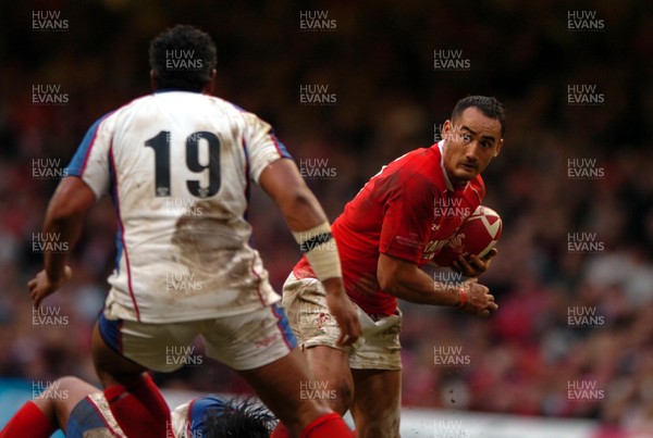 11.11.06  Wales v Pacific Islands Wales' Sonny Parker eyes up the massive Epi Taione. 