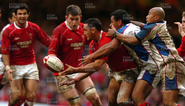 11.11.06  Wales v Pacific Islands Wales Sonny parker is tackled by Epi Taione and Nili Latu 