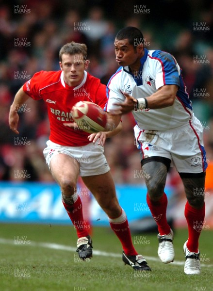 11.11.06  Wales v Pacific Islands  Islanders Lome Fa'atau passes under pressure from Kevin Morgan.  