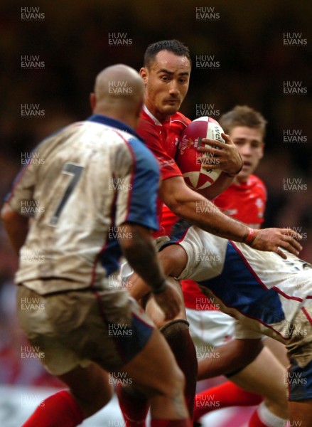 11.11.06  Wales v Pacific Islands Wales Sonny Parker is engilfed by Seilala Mapasua and Nili Latu 