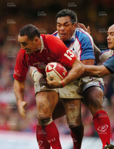 11.11.06  Wales v Pacific Islands  Wales Sonny Parker is tackled by Epi Taione 