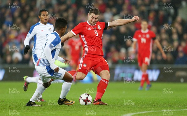 141117 - Wales v Panama - International Friendly - Sam Vokes of Wales takes a shot at goal