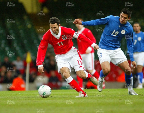 010306Wales v Paraguay, Friendly International, Millennium Stadium, Cardiff Wales' Ryan Giggs breaks away from Julio dos Santos  