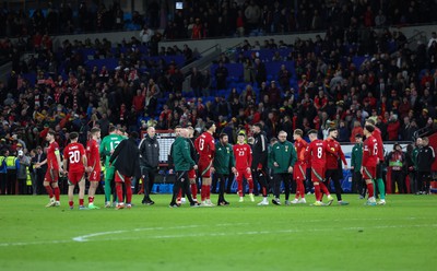 260324 - Wales v Poland, Euro 2024 qualifying Play-off Final - The Wales team and management huddle up at the end of the match