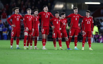 260324 - Wales v Poland, Euro 2024 qualifying Play-off Final - The Wales team during the penalty shoot out