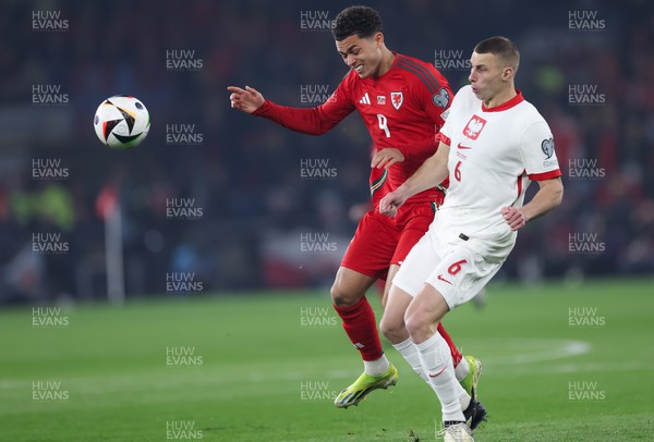 260324 - Wales v Poland, Euro 2024 qualifying Play-off Final - Brennan Johnson of Wales and Jakub Piotrowski of Poland compete for the ball