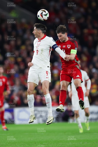 260324 - Wales v Poland, Euro 2024 qualifying Play-off Final - Robert Lewandowski of Poland and  Ben Davies of Wales compete for the ball