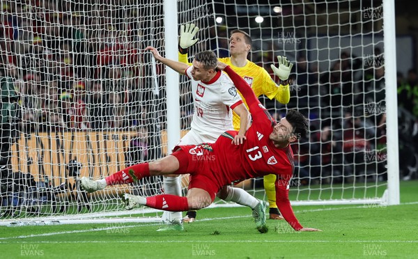 260324 - Wales v Poland, Euro 2024 qualifying Play-off Final - Kieffer Moore of Wales is challenged infant of goal