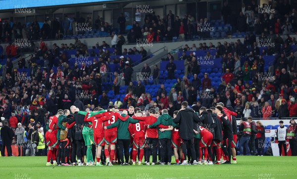 260324 - Wales v Poland, Euro 2024 qualifying Play-off Final - The Wales team and management huddle up at the end of the match