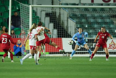 281025 - Wales v Poland, Women’s International Challenge Match - Nadia Krezyman of Poland shoots to score goal