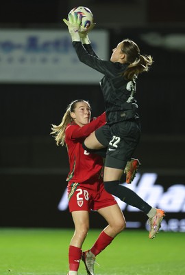 281025 - Wales v Poland, Women’s International Challenge Match - Kinga Seweryn of Poland claims the ball from Carrie Jones of Wales