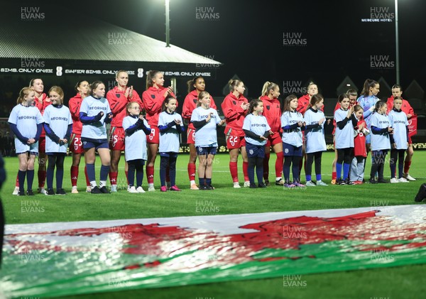 281025 - Wales v Poland, Women’s International Challenge Match - The Wales team line up for the anthem