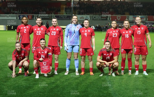 281025 - Wales v Poland, Women’s International Challenge Match - Wales team photograph ahead of the start of the match