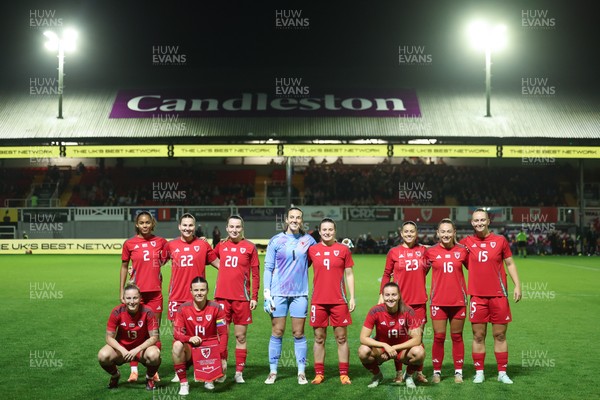 281025 - Wales v Poland, Women’s International Challenge Match - Wales team photograph ahead of the start of the match