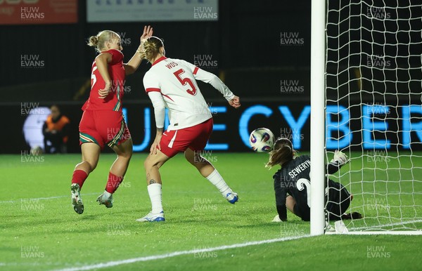 281025 - Wales v Poland, Women’s International Challenge Match -  Elise Hughes of Wales scores the opening goal as she beats Kinga Seweryn of Poland
