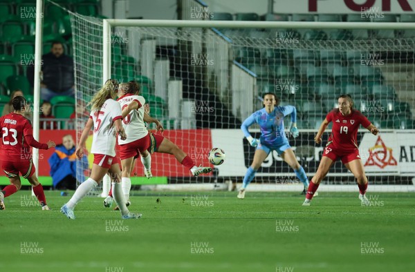 281025 - Wales v Poland, Women’s International Challenge Match - Nadia Krezyman of Poland shoots to score goal
