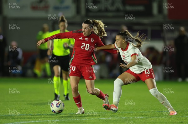 281025 - Wales v Poland, Women’s International Challenge Match - Carrie Jones of Wales holds off Emilia Szymczak of Poland