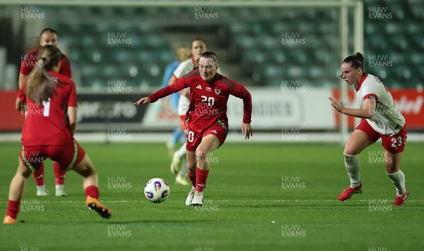 281025 - Wales v Poland, Women’s International Challenge Match - Carrie Jones of Wales