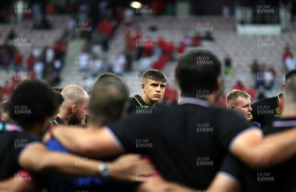 160923 - Wales v Portugal - Rugby World Cup France 2023 - Pool C - Dafydd Jenkins of Wales in the team huddle