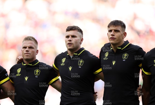 160923 - Wales v Portugal - Rugby World Cup France 2023 - Pool C - Gareth Anscombe, Mason Grady and Dafydd Jenkins of Wales sing the anthem