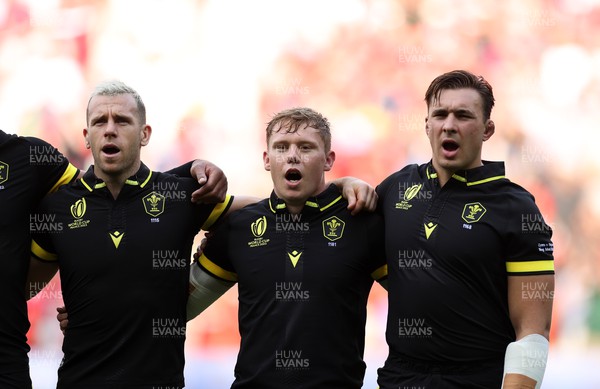 160923 - Wales v Portugal - Rugby World Cup France 2023 - Pool C - Gareth Davies, Sam Costelow and Taine Basham of Wales sing the anthem