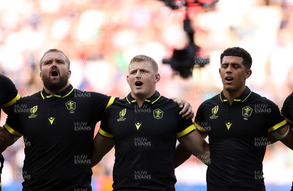 160923 - Wales v Portugal - Rugby World Cup France 2023 - Pool C - Tomas Francis, Jac Morgan and Rio Dyer of Wales sing the anthem